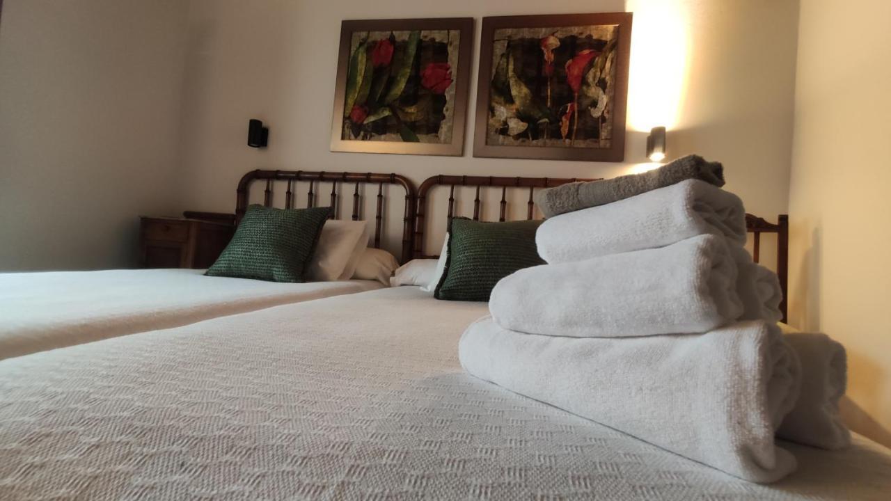 El Colladin Guest House Llerices Ngoại thất bức ảnh